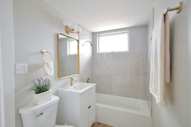 2011 2nd Avenue N, Minneapolis, MN 55405