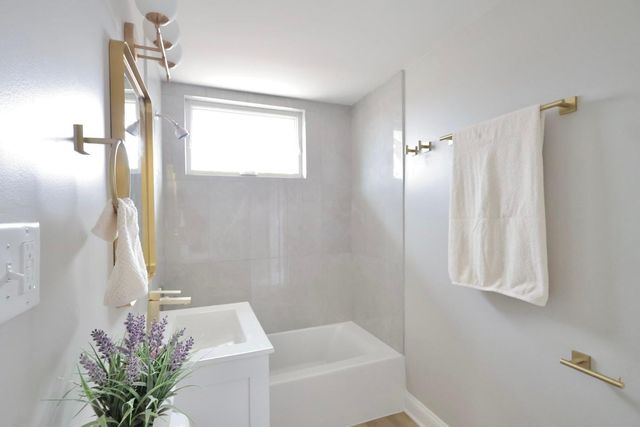 2011 2nd Avenue N, Minneapolis, MN 55405