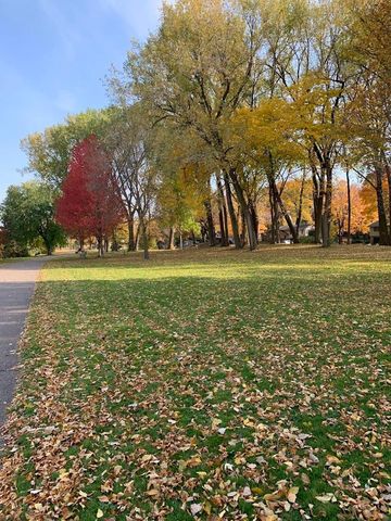 2011 2nd Avenue N, Minneapolis, MN 55405