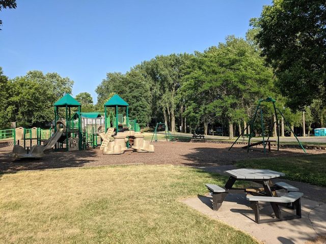 2011 2nd Avenue N, Minneapolis, MN 55405