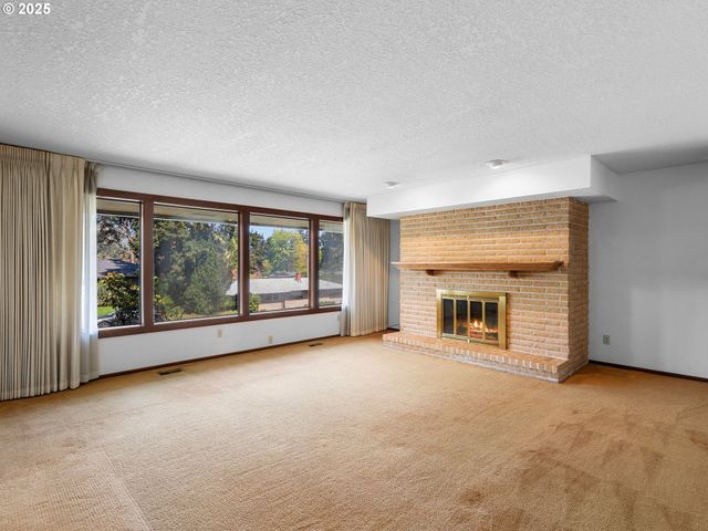 15416 Ne HOLLADAY St, Portland, OR 97230