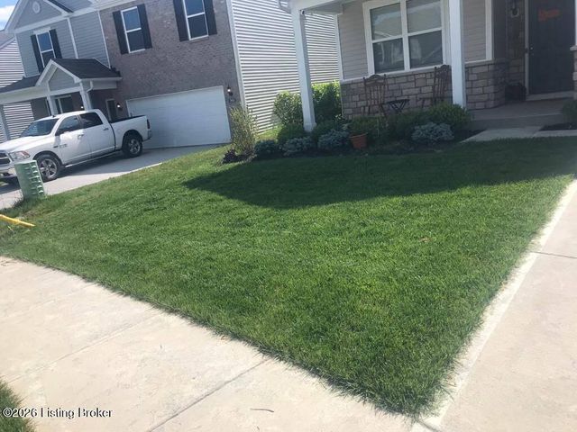 7020 Hollow Oaks Dr, Louisville, KY 40291