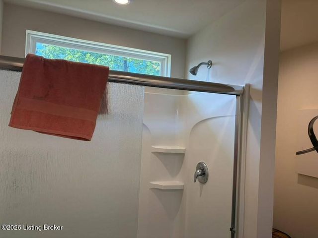7020 Hollow Oaks Dr, Louisville, KY 40291