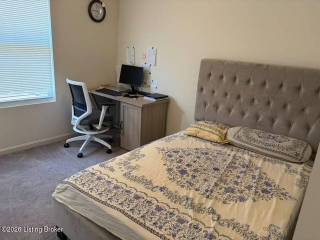 7020 Hollow Oaks Dr, Louisville, KY 40291