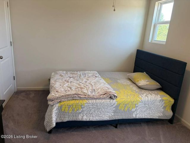 7020 Hollow Oaks Dr, Louisville, KY 40291