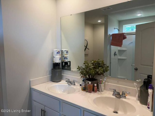 7020 Hollow Oaks Dr, Louisville, KY 40291
