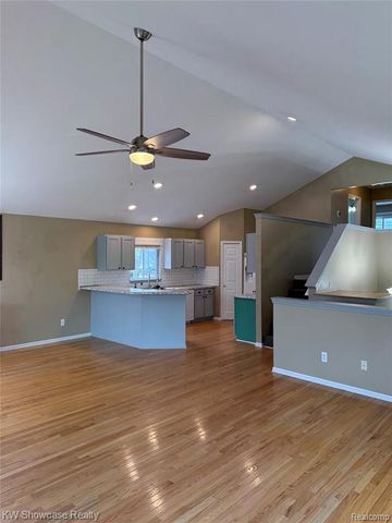 2365 Hartford Avenue, Waterford, MI 48327