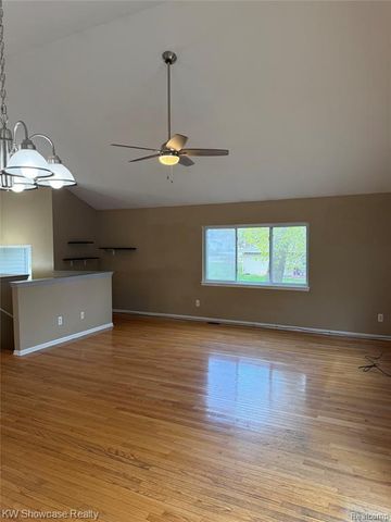 2365 Hartford Avenue, Waterford, MI 48327
