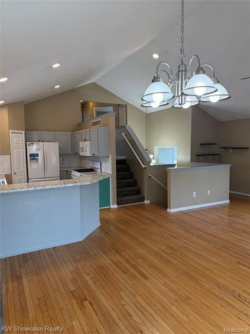 2365 Hartford Avenue, Waterford, MI 48327