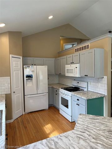2365 Hartford Avenue, Waterford, MI 48327