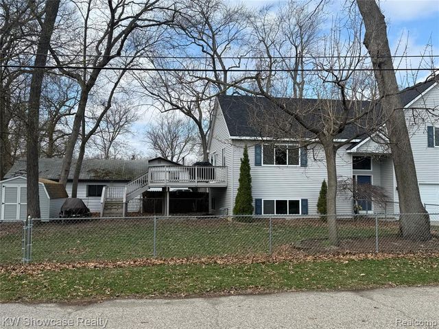 2365 Hartford Avenue, Waterford, MI 48327
