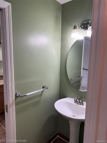 2365 Hartford Avenue, Waterford, MI 48327