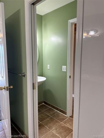 2365 Hartford Avenue, Waterford, MI 48327