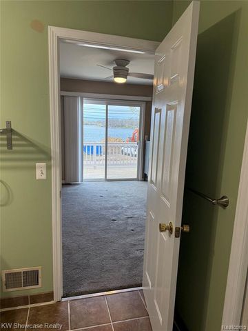 2365 Hartford Avenue, Waterford, MI 48327