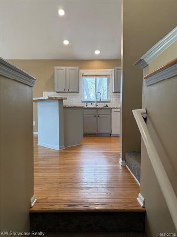 2365 Hartford Avenue, Waterford, MI 48327