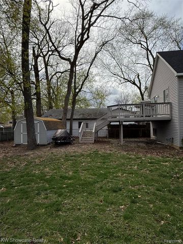 2365 Hartford Avenue, Waterford, MI 48327
