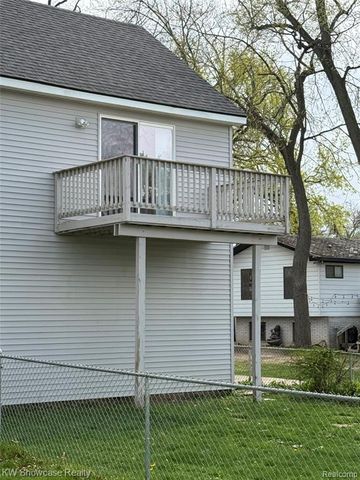 2365 Hartford Avenue, Waterford, MI 48327