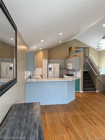 2365 Hartford Avenue, Waterford, MI 48327