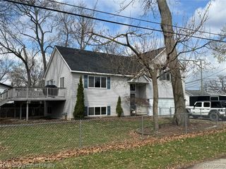 2365 Hartford Avenue, Waterford, MI 48327