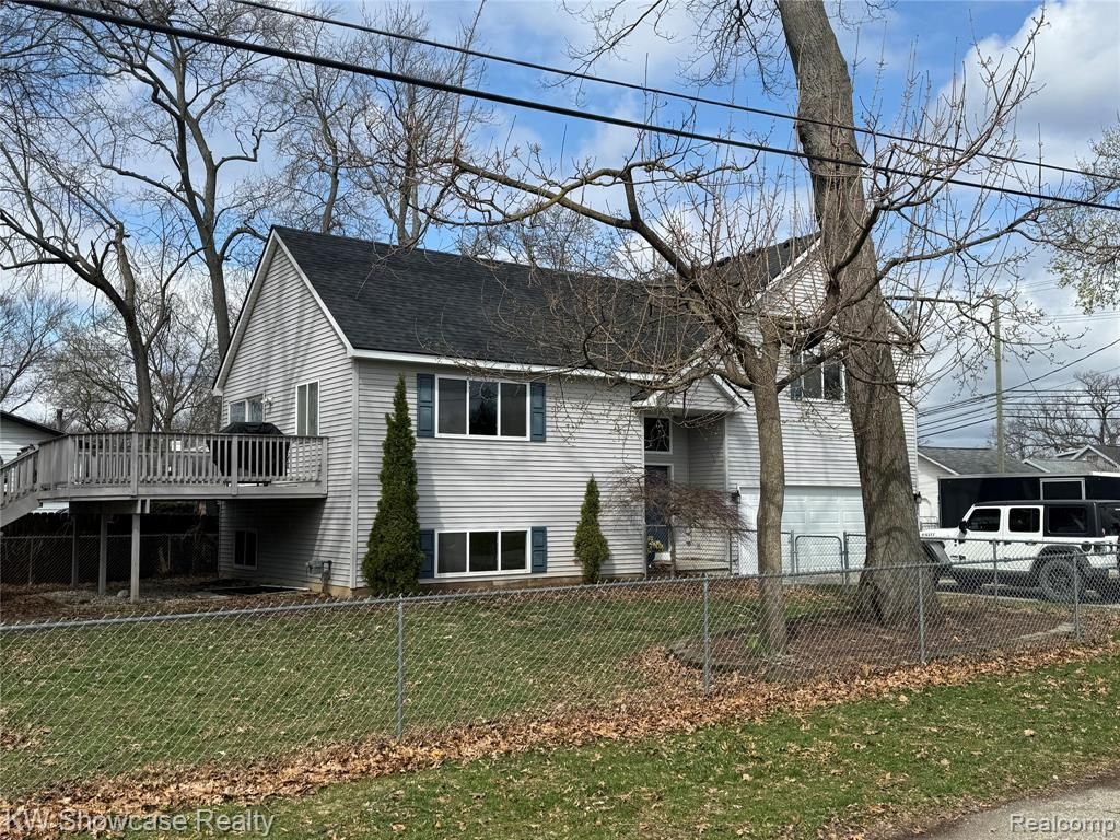 2365 Hartford Avenue, Waterford, MI 48327