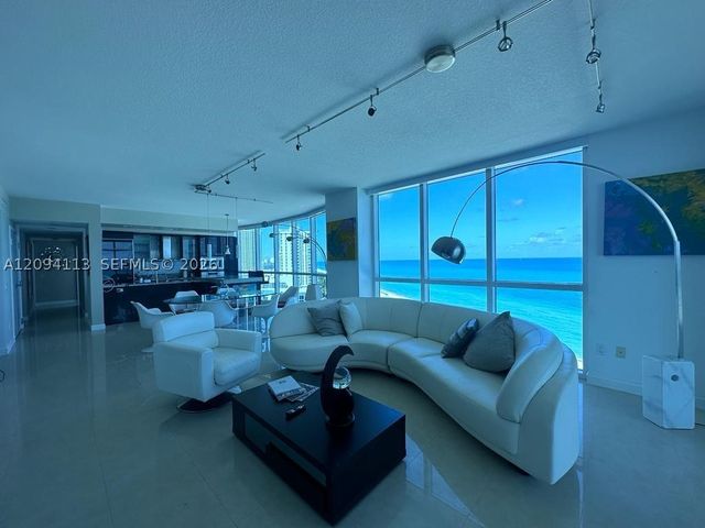 3801 Collins Ave 1806, Miami Beach, FL 33140