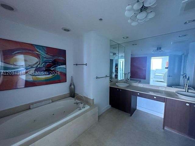 3801 Collins Ave 1806, Miami Beach, FL 33140
