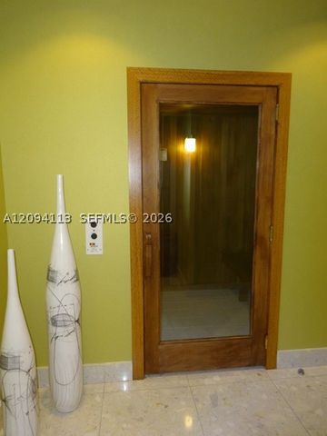 3801 Collins Ave 1806, Miami Beach, FL 33140