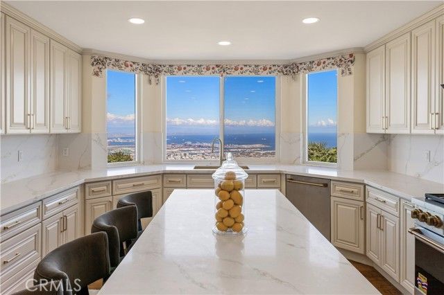 10 Avenue De Azalea, Rancho Palos Verdes, CA 90275