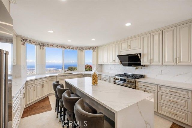 10 Avenue De Azalea, Rancho Palos Verdes, CA 90275