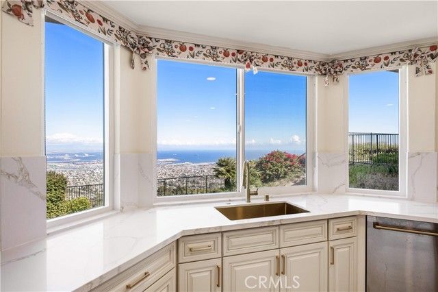 10 Avenue De Azalea, Rancho Palos Verdes, CA 90275