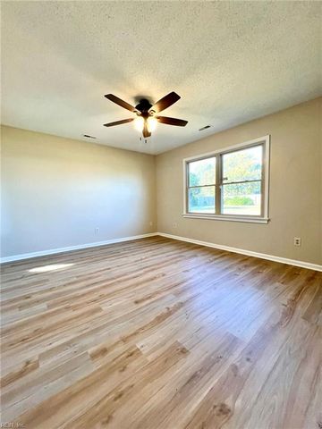 3812 Hazel CT, Virginia Beach, VA 23456