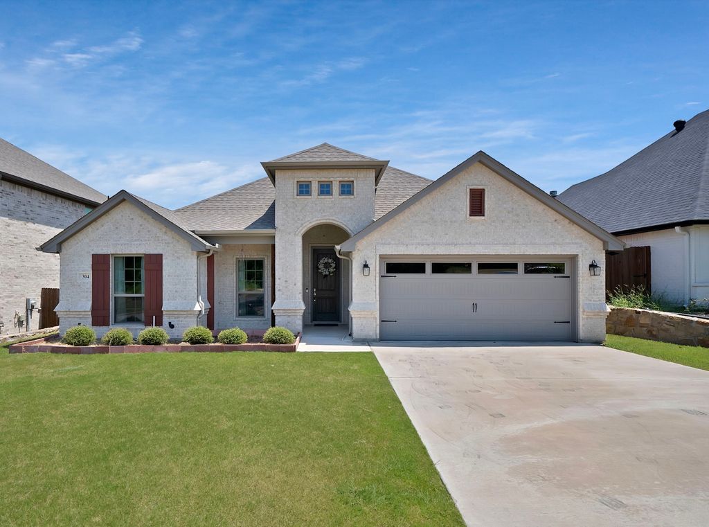 304 Bonita Street, Weatherford, TX 76087