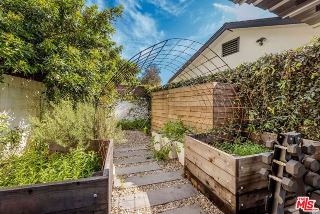 2744 S Bentley Avenue, Los Angeles, CA 90064