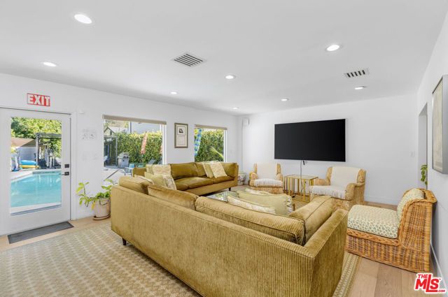 2744 S Bentley Avenue, Los Angeles, CA 90064