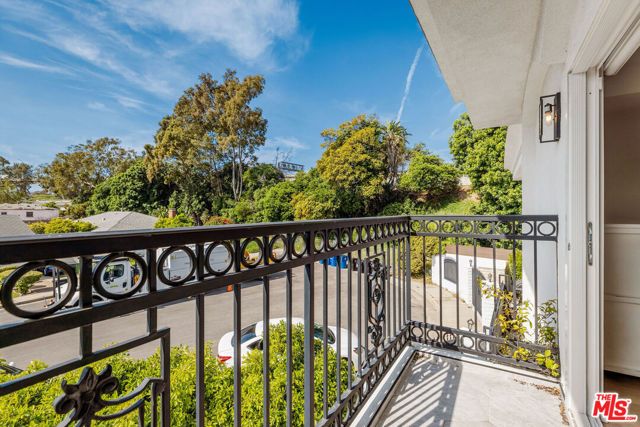 2744 S Bentley Avenue, Los Angeles, CA 90064