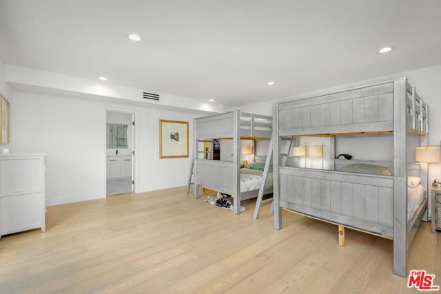 2744 S Bentley Avenue, Los Angeles, CA 90064