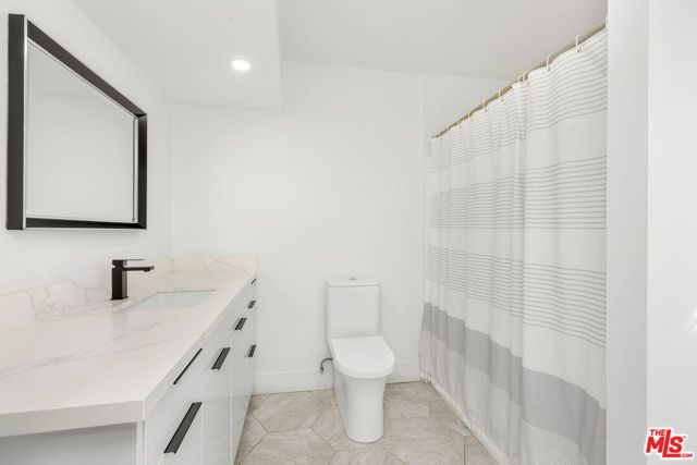 2744 S Bentley Avenue, Los Angeles, CA 90064