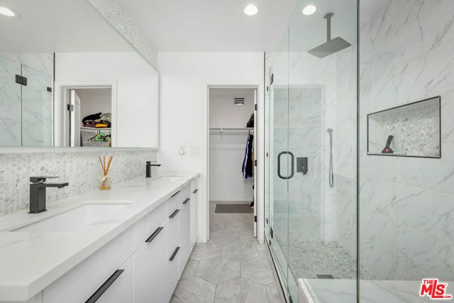 2744 S Bentley Avenue, Los Angeles, CA 90064