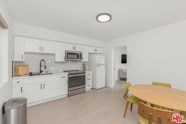 2744 S Bentley Avenue, Los Angeles, CA 90064