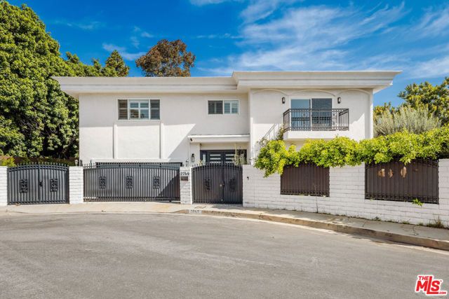 2744 S Bentley Avenue, Los Angeles, CA 90064