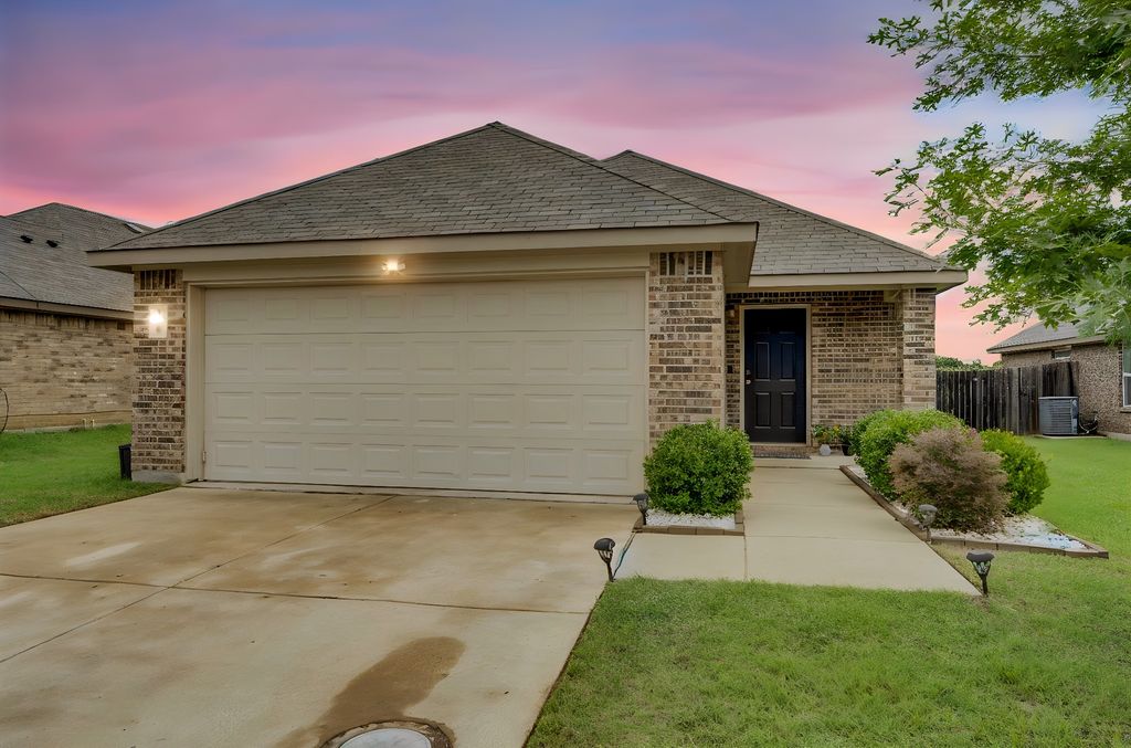 3308 Robin Road, Ennis, TX 75119