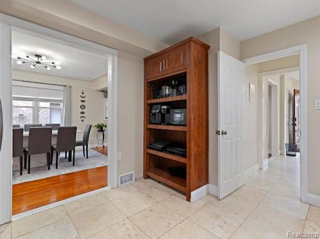 7261 Reuter Street, Dearborn, MI 48126