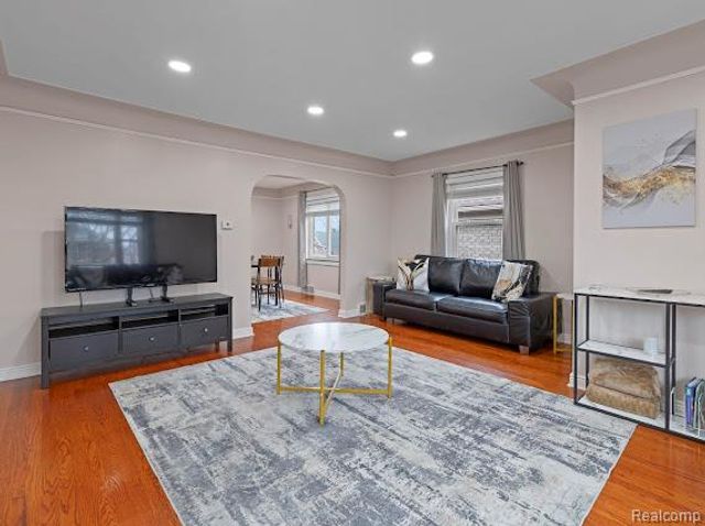 7261 Reuter Street, Dearborn, MI 48126