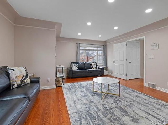 7261 Reuter Street, Dearborn, MI 48126