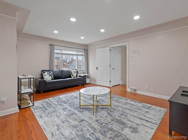 7261 Reuter Street, Dearborn, MI 48126