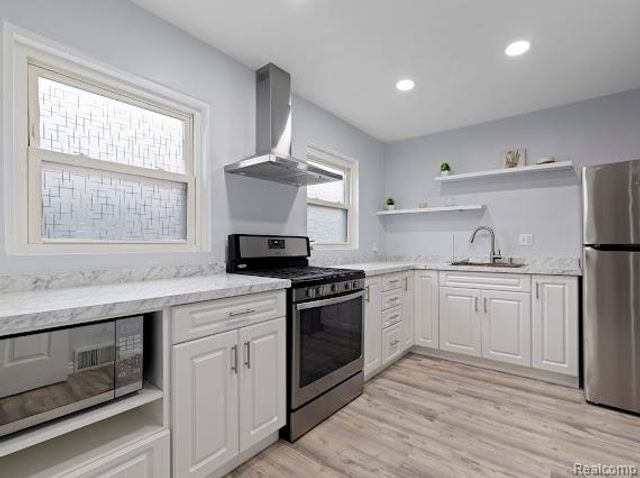 7261 Reuter Street, Dearborn, MI 48126