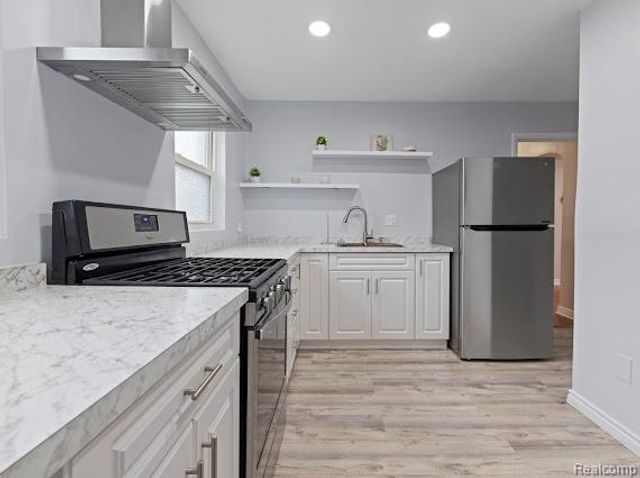 7261 Reuter Street, Dearborn, MI 48126