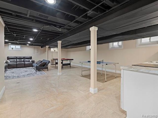 7261 Reuter Street, Dearborn, MI 48126