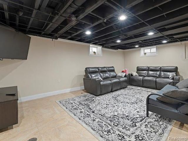 7261 Reuter Street, Dearborn, MI 48126