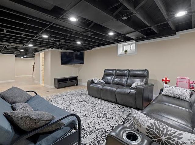 7261 Reuter Street, Dearborn, MI 48126